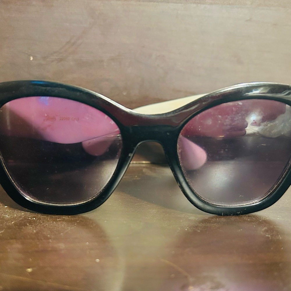 Elegant Black and White Gisselle Women's Sunglasses